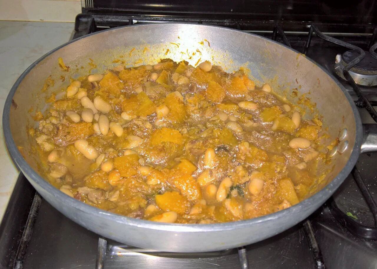 Zuppa d'autunno Zucca fagioli e funghi